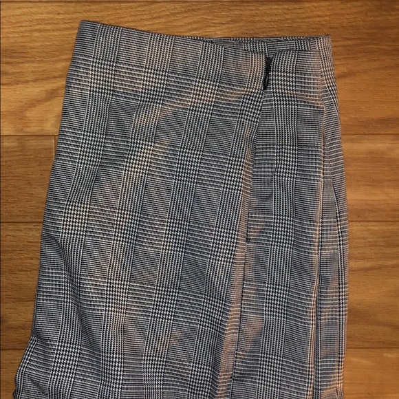 Size large plaid shorts from Forever21 - Picture 3 of 4